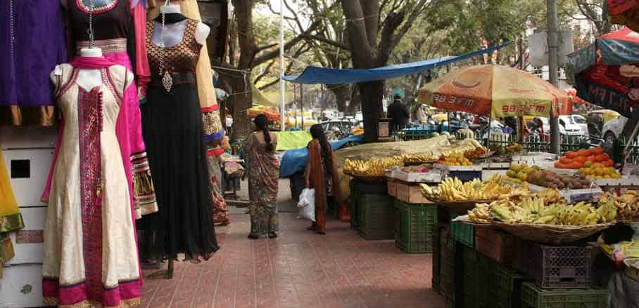 Street design in India that allows room for different vendors. 